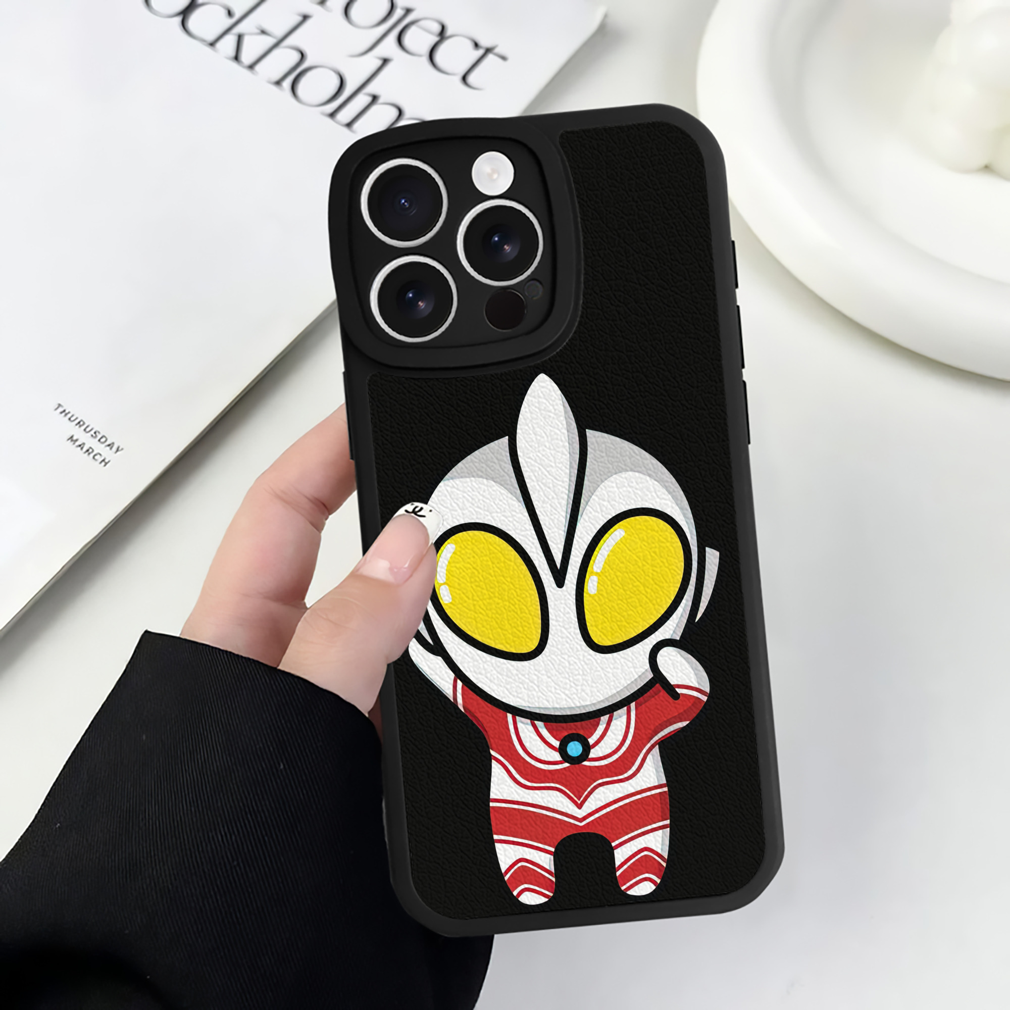 （画像用） ウルトラマン Ultraman 【iPhone 16シリーズ対応】シリコンスマホケース（レザー調） 材質：シリコン